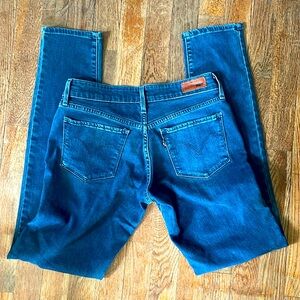 Levi’s Mid Rise Skinny Jeans || Demi Curve